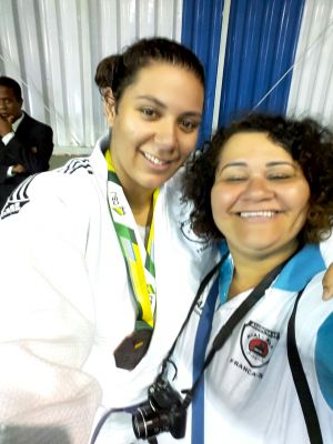 Sarah com a técnica Luzia